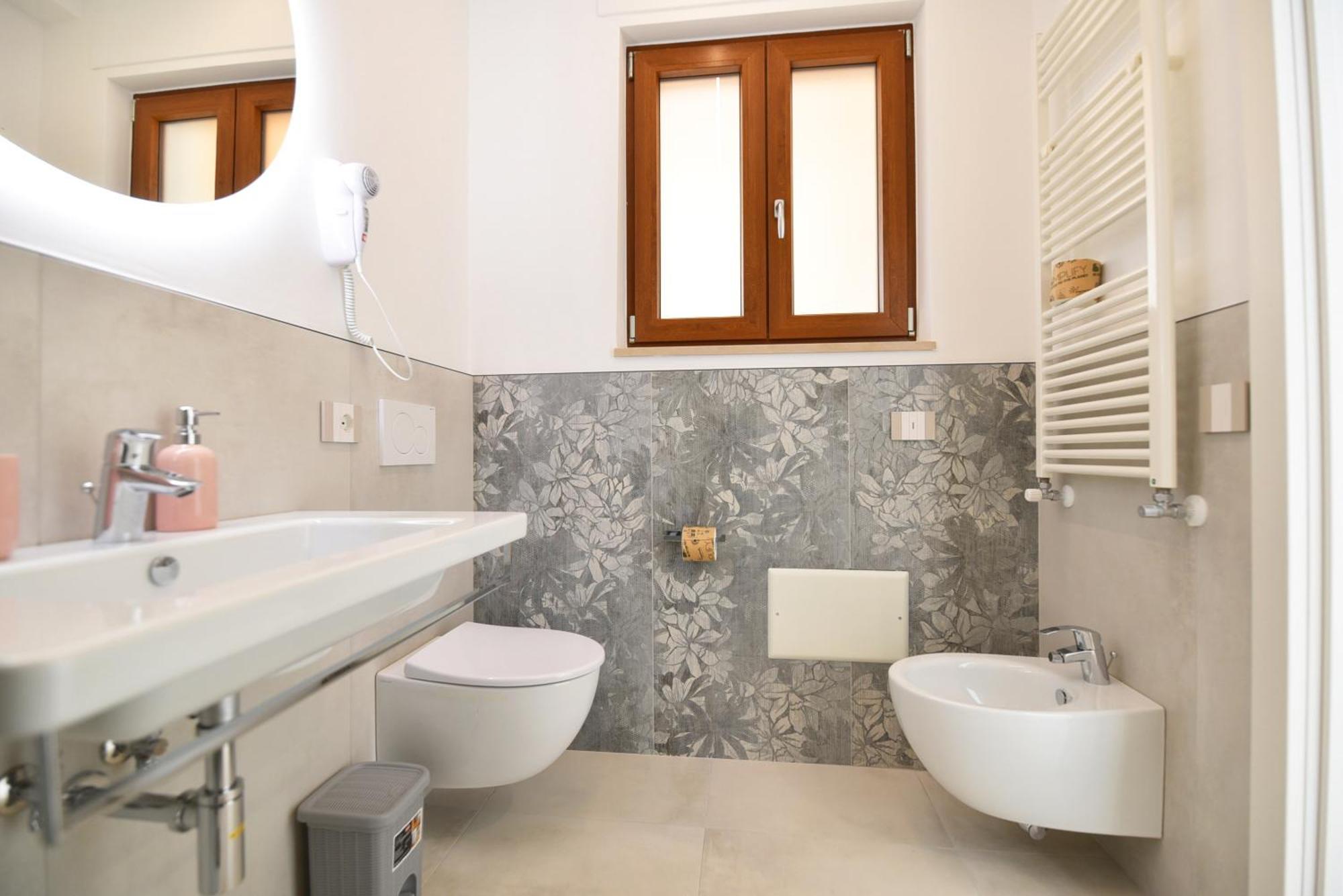 Bed and Breakfast Casa Emma Аджерола Экстерьер фото